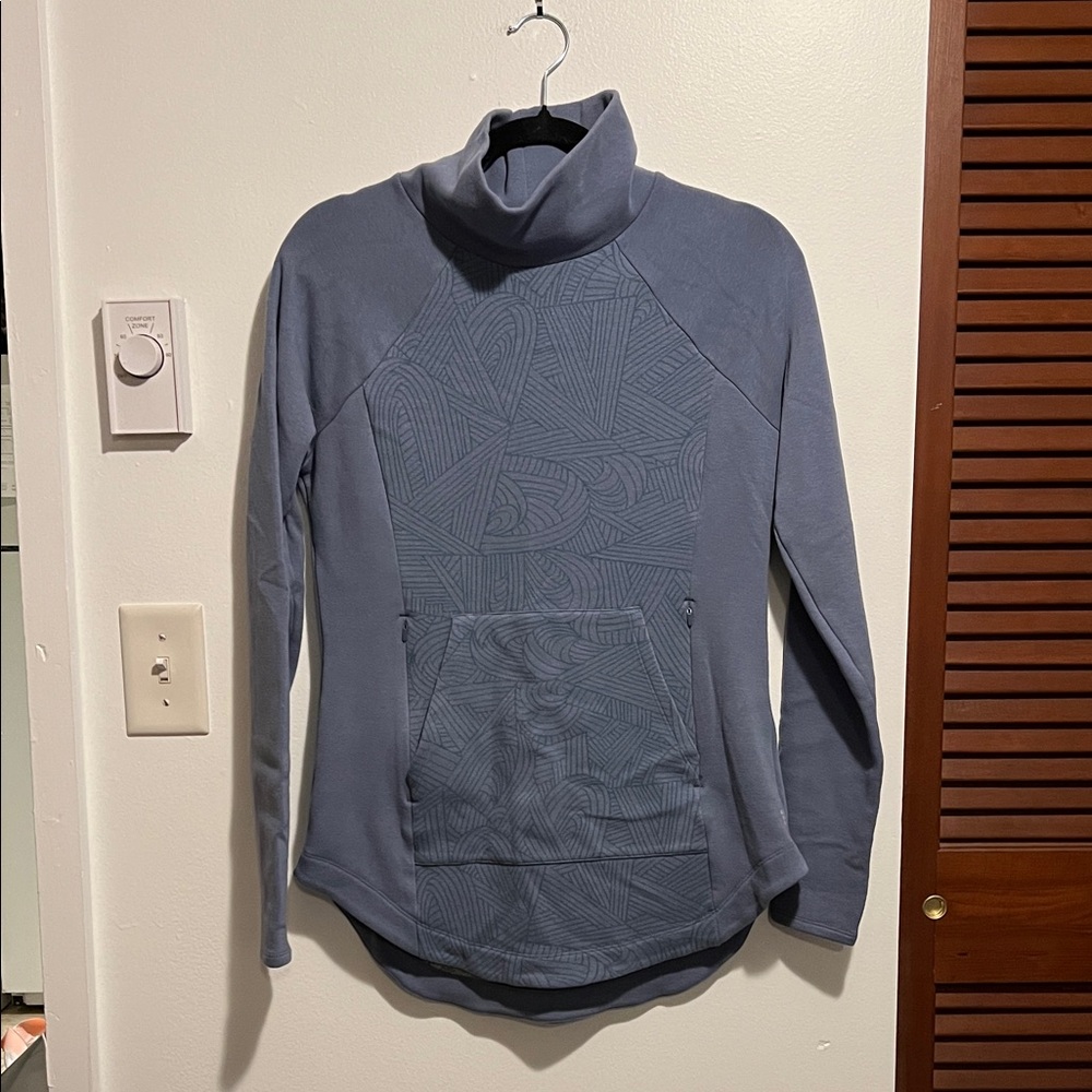 Title Nine Blue Geometric Sweatshirt